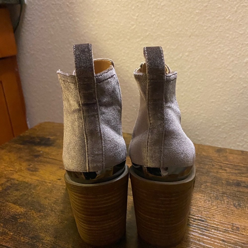 Steve Madden Boots with Cutouts and Block Heels - Picture 4 of 7